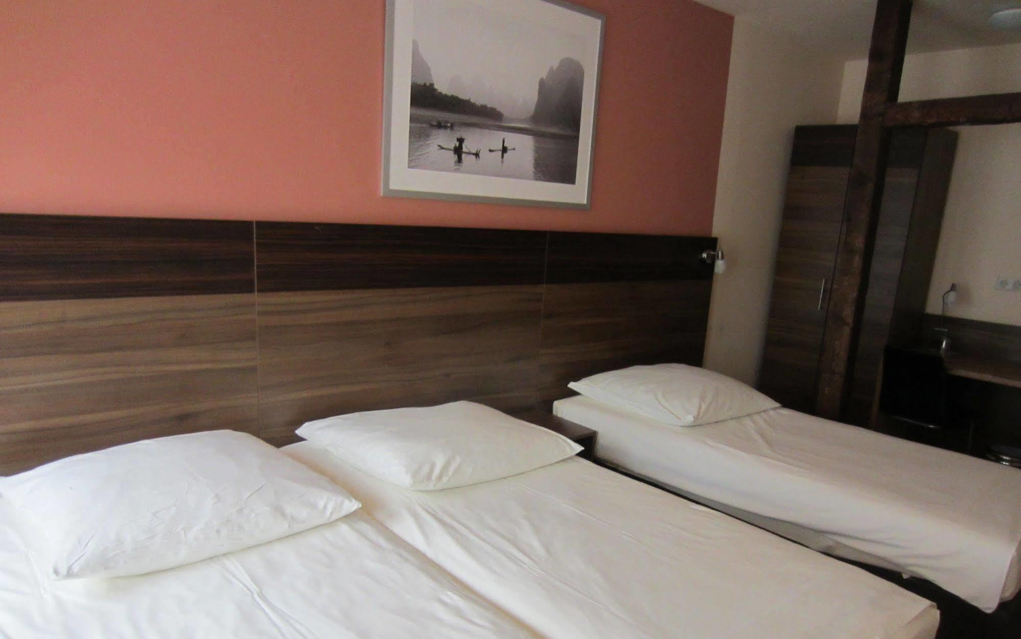Altduesseldorf Otel Dış mekan fotoğraf